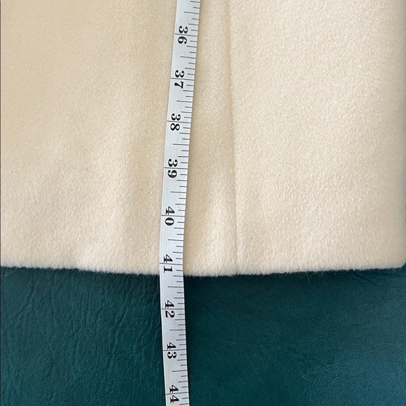 Ellen Tracy Wool & Angora Coat with Genuine Badger Collar - Picture 8 of 8